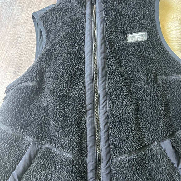 L.L. Bean Black Sherpa Fleece Vest with Zip Front - Picture 2 of 11